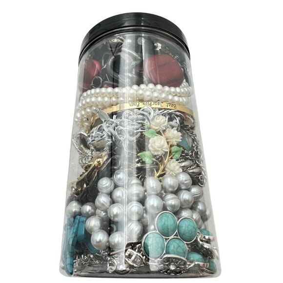 Mystery Jewelry Jar #1066 Wearable Quality Pieces 2lbs Necklace Bracelet Earring - Picture 3 of 4